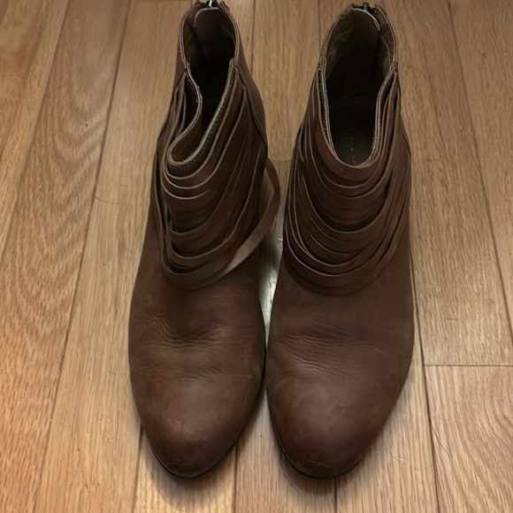 CLARKS booties - Picture 2 of 7